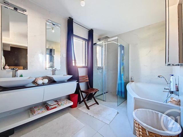 Appartement T5 à vendre - 5 pièces - 212.0 m2 - CLERMONT FERRAND - 63 - AUVERGNE - Century 21 Stéphane Roume Immobilier