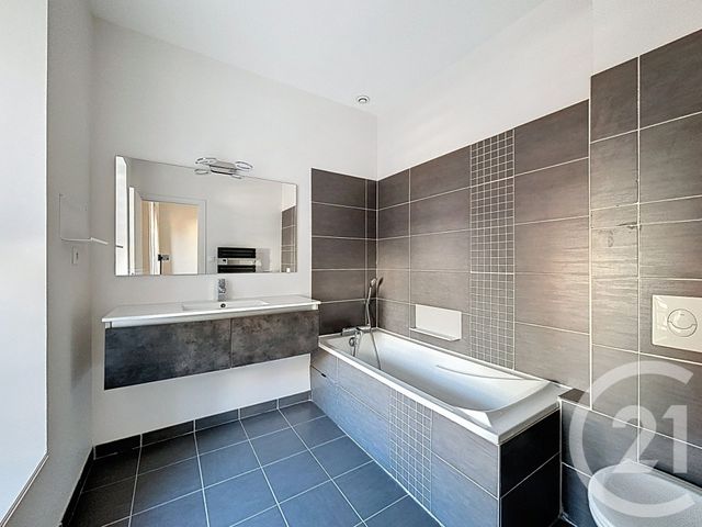 Appartement F5 à vendre - 5 pièces - 123.6 m2 - CLERMONT FERRAND - 63 - AUVERGNE - Century 21 Stéphane Roume Immobilier