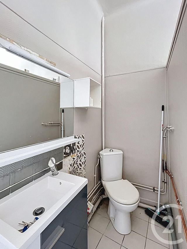 Appartement F1 à louer - 1 pièce - 14.03 m2 - CLERMONT FERRAND - 63 - AUVERGNE - Century 21 Stéphane Roume Immobilier