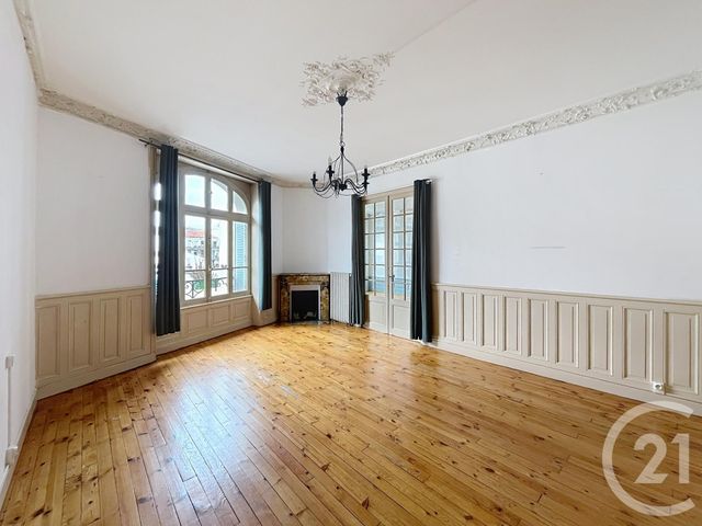 Appartement F3 à louer - 3 pièces - 108.6 m2 - CLERMONT FERRAND - 63 - AUVERGNE - Century 21 Stéphane Roume Immobilier