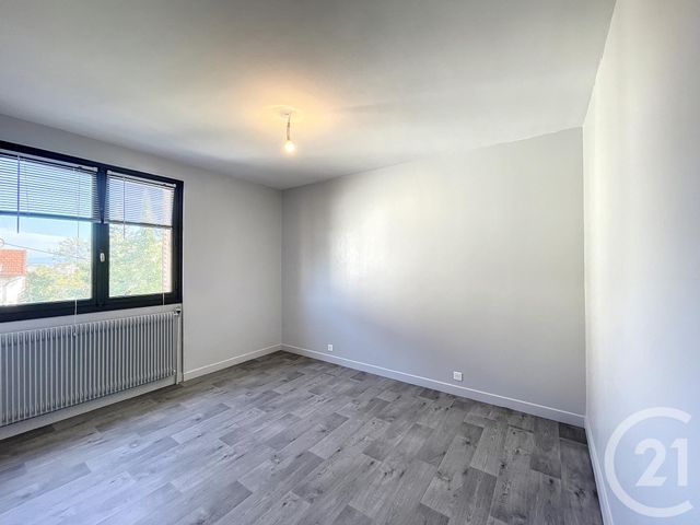 Appartement F3 à louer - 3 pièces - 65.14 m2 - CLERMONT FERRAND - 63 - AUVERGNE - Century 21 Stéphane Roume Immobilier