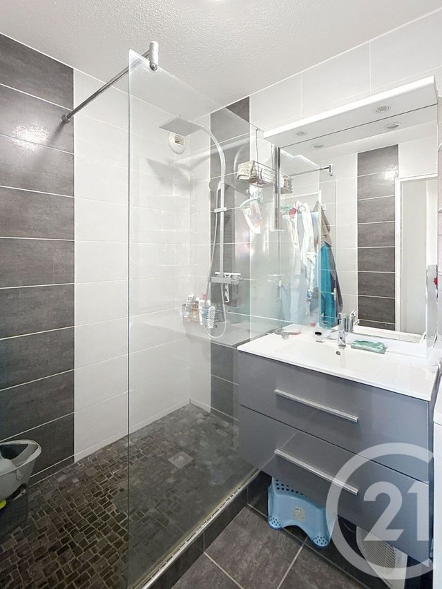 Appartement F4 à vendre - 4 pièces - 74.8 m2 - AUBIERE - 63 - AUVERGNE - Century 21 Stéphane Roume Immobilier