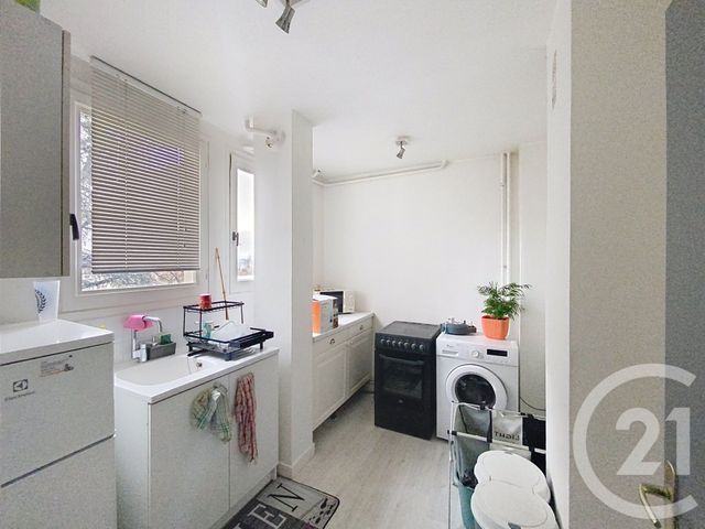 Appartement F2 à louer - 2 pièces - 54.1 m2 - CHAMALIERES - 63 - AUVERGNE - Century 21 Stéphane Roume Immobilier