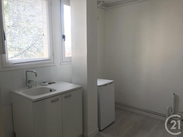 Appartement F2 à louer - 2 pièces - 54.1 m2 - CHAMALIERES - 63 - AUVERGNE - Century 21 Stéphane Roume Immobilier