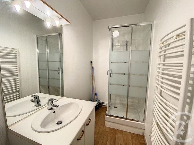 Appartement F2 à louer - 2 pièces - 39.3 m2 - CLERMONT FERRAND - 63 - AUVERGNE - Century 21 Stéphane Roume Immobilier