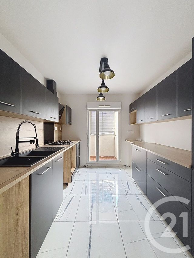 Appartement F5 à vendre - 5 pièces - 88.86 m2 - CLERMONT FERRAND - 63 - AUVERGNE - Century 21 Stéphane Roume Immobilier