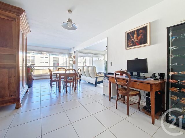 Appartement T4 à vendre - 4 pièces - 91.11 m2 - CHAMALIERES - 63 - AUVERGNE - Century 21 Stéphane Roume Immobilier