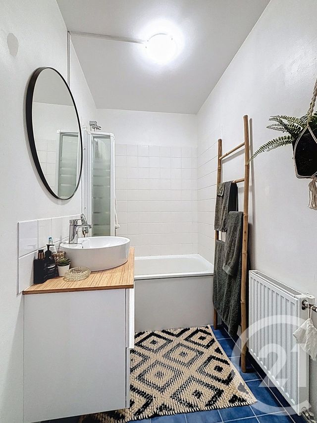 Appartement F2 à vendre - 2 pièces - 48.0 m2 - CLERMONT FERRAND - 63 - AUVERGNE - Century 21 Stéphane Roume Immobilier