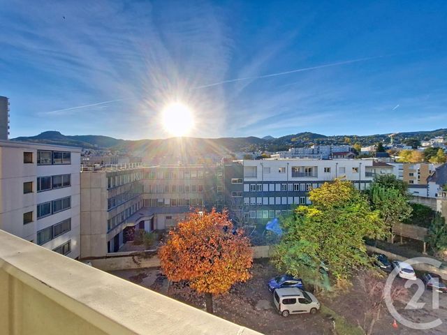 Appartement T2 à vendre - 2 pièces - 43.61 m2 - CLERMONT FERRAND - 63 - AUVERGNE - Century 21 Stéphane Roume Immobilier