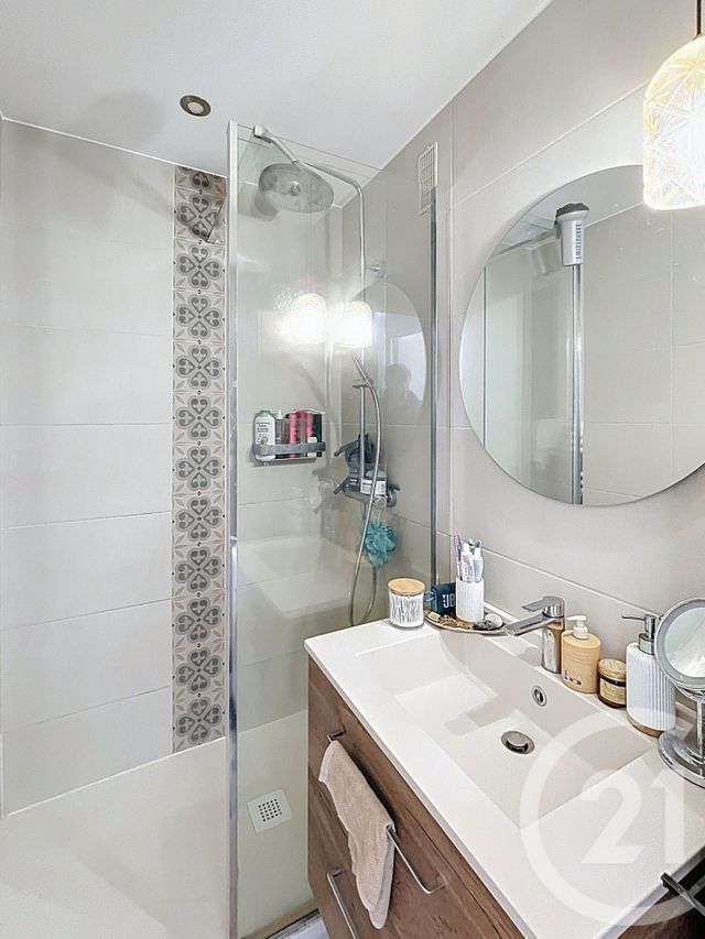 Appartement F3 à vendre - 3 pièces - 52.25 m2 - CLERMONT FERRAND - 63 - AUVERGNE - Century 21 Stéphane Roume Immobilier