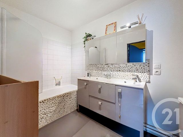 Appartement F5 à vendre - 5 pièces - 91.97 m2 - CLERMONT FERRAND - 63 - AUVERGNE - Century 21 Stéphane Roume Immobilier