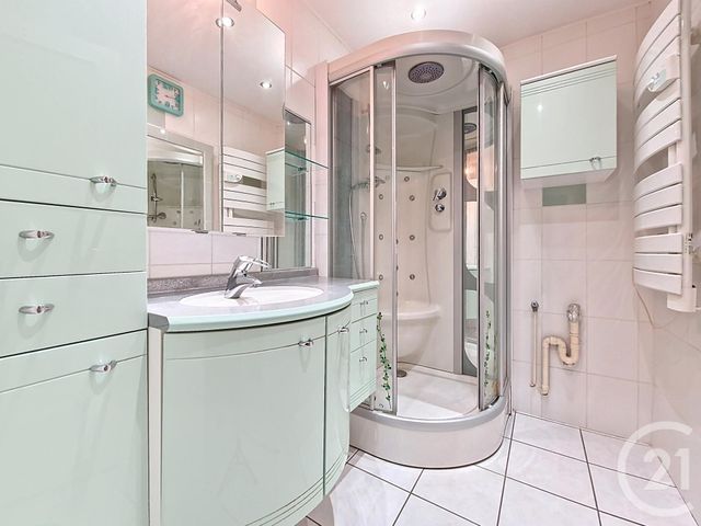 Appartement T4 à vendre - 4 pièces - 76.52 m2 - CLERMONT FERRAND - 63 - AUVERGNE - Century 21 Stéphane Roume Immobilier