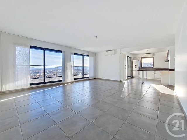 Appartement T5 à vendre - 5 pièces - 106.35 m2 - CLERMONT FERRAND - 63 - AUVERGNE - Century 21 Stéphane Roume Immobilier