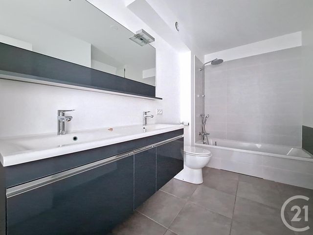 Appartement T5 à vendre - 5 pièces - 106.35 m2 - CLERMONT FERRAND - 63 - AUVERGNE - Century 21 Stéphane Roume Immobilier