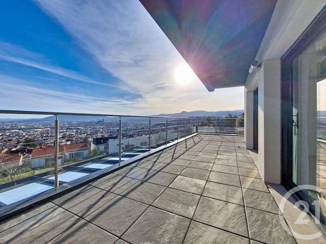 Appartement T5 à vendre - 5 pièces - 106.35 m2 - CLERMONT FERRAND - 63 - AUVERGNE - Century 21 Stéphane Roume Immobilier