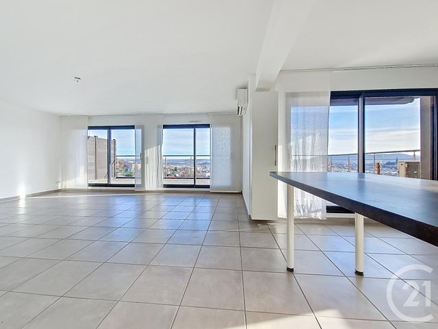 Appartement T5 à vendre - 5 pièces - 106.35 m2 - CLERMONT FERRAND - 63 - AUVERGNE - Century 21 Stéphane Roume Immobilier