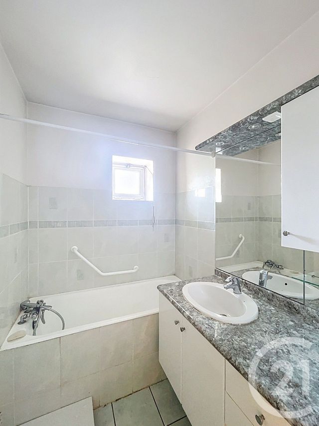 Appartement F4 à vendre - 4 pièces - 78.37 m2 - CHAMALIERES - 63 - AUVERGNE - Century 21 Stéphane Roume Immobilier