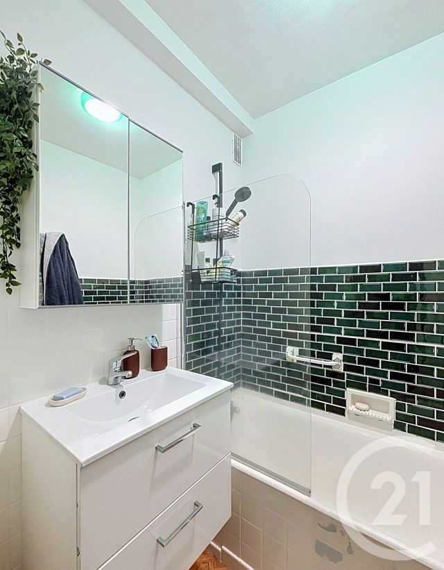 Appartement F3 à vendre - 3 pièces - 56.24 m2 - CLERMONT FERRAND - 63 - AUVERGNE - Century 21 Stéphane Roume Immobilier