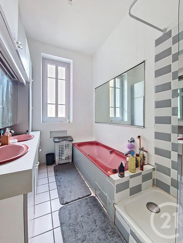 Appartement T5 à vendre - 5 pièces - 99.2 m2 - CHAMALIERES - 63 - AUVERGNE - Century 21 Stéphane Roume Immobilier