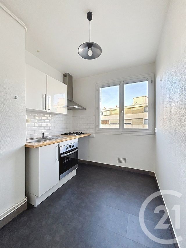 Appartement F3 à vendre - 3 pièces - 49.0 m2 - CHAMALIERES - 63 - AUVERGNE - Century 21 Stéphane Roume Immobilier