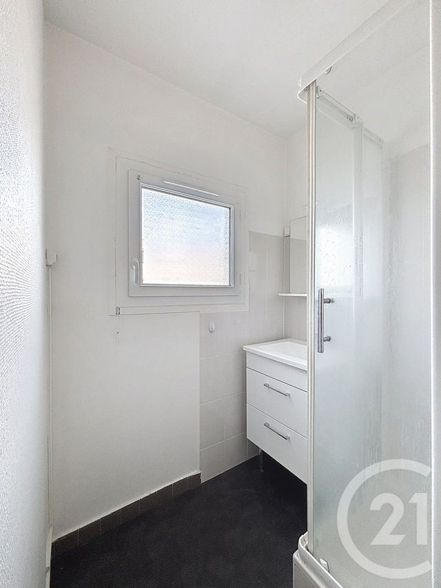 Appartement F3 à vendre - 3 pièces - 49.0 m2 - CHAMALIERES - 63 - AUVERGNE - Century 21 Stéphane Roume Immobilier