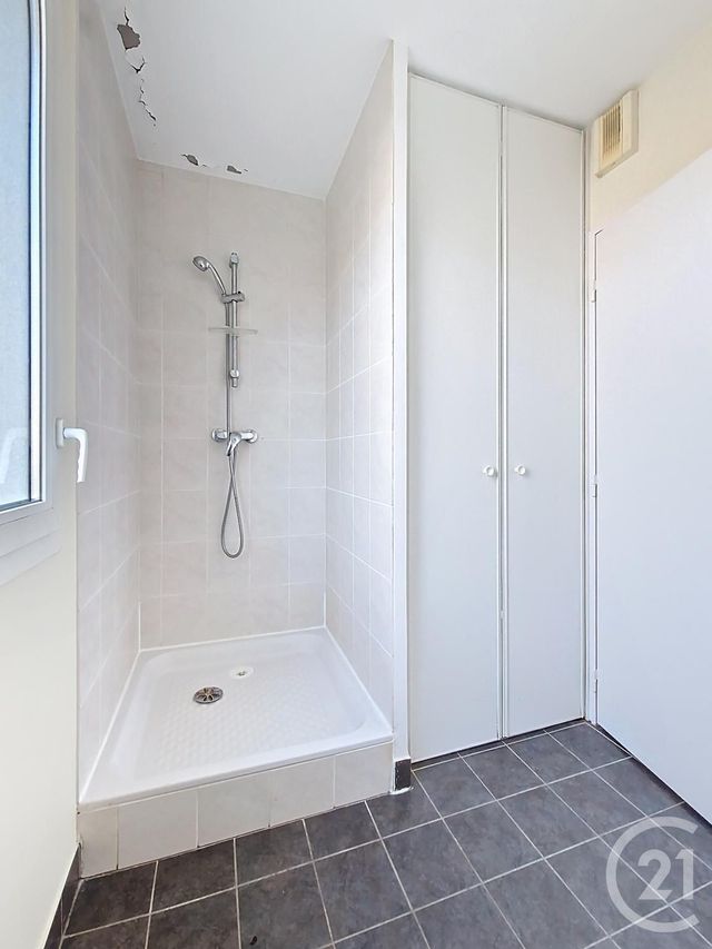 Appartement T2 à vendre - 2 pièces - 39.64 m2 - CEYRAT - 63 - AUVERGNE - Century 21 Stéphane Roume Immobilier