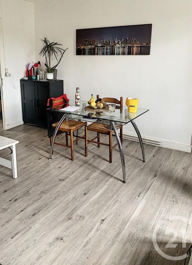 Appartement F3 à louer - 3 pièces - 62.98 m2 - LA ROCHE BLANCHE - 63 - AUVERGNE - Century 21 Stéphane Roume Immobilier