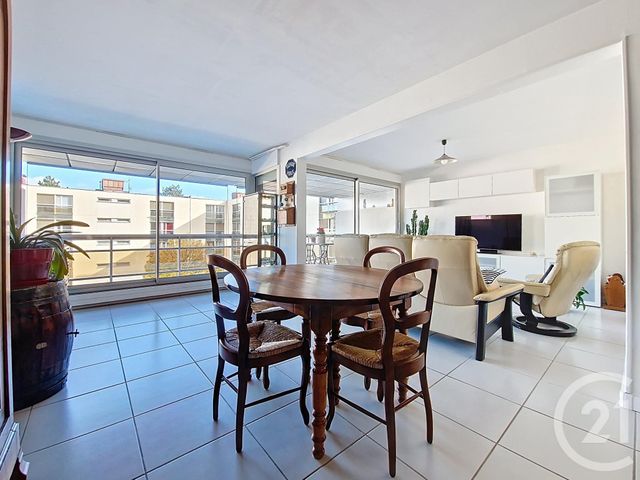 Appartement T4 à vendre - 4 pièces - 91.11 m2 - CHAMALIERES - 63 - AUVERGNE - Century 21 Stéphane Roume Immobilier