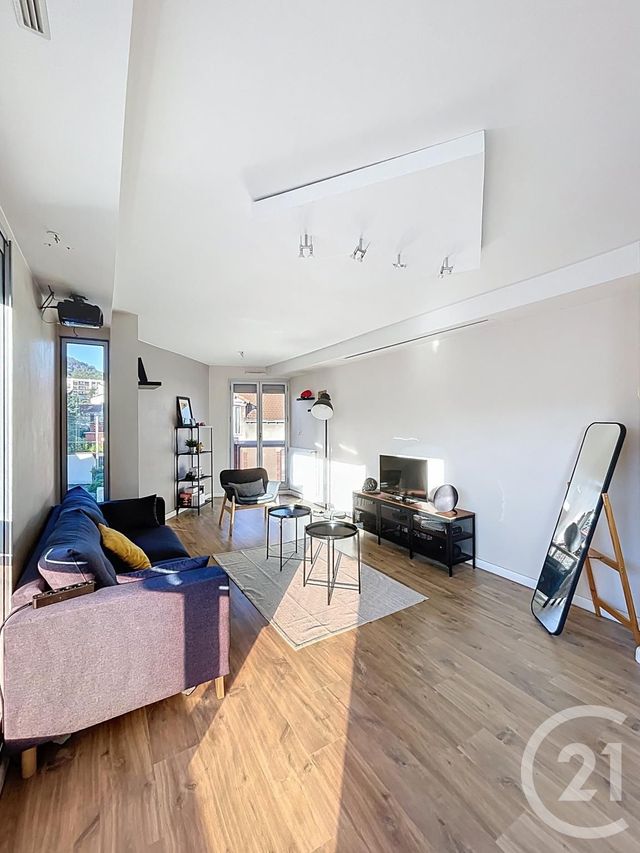 Appartement T2 à vendre - 2 pièces - 51.3 m2 - CLERMONT FERRAND - 63 - AUVERGNE - Century 21 Stéphane Roume Immobilier