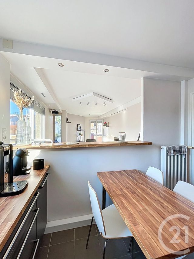 Appartement T2 à vendre - 2 pièces - 51.3 m2 - CLERMONT FERRAND - 63 - AUVERGNE - Century 21 Stéphane Roume Immobilier