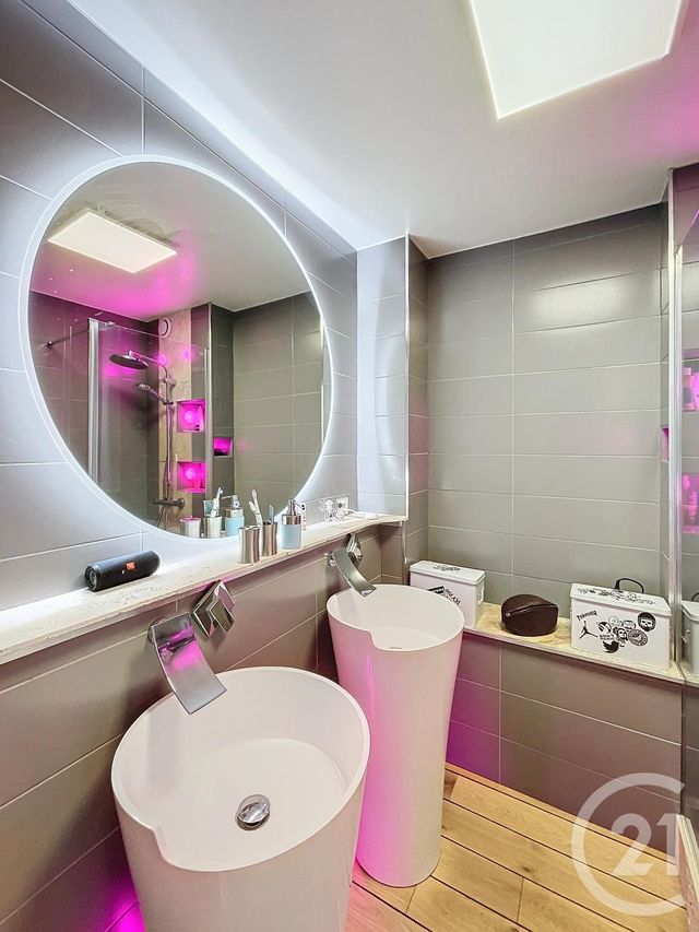 Appartement F5 à vendre - 5 pièces - 89.68 m2 - CLERMONT FERRAND - 63 - AUVERGNE - Century 21 Stéphane Roume Immobilier