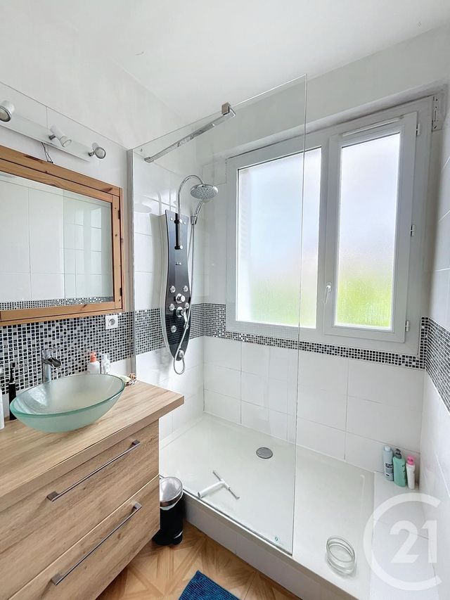 Appartement à louer - 3 pièces - 67.46 m2 - CLERMONT FERRAND - 63 - AUVERGNE - Century 21 Stéphane Roume Immobilier