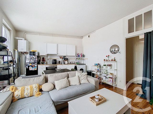 Appartement F3 à louer - 3 pièces - 56.77 m2 - CLERMONT FERRAND - 63 - AUVERGNE - Century 21 Stéphane Roume Immobilier