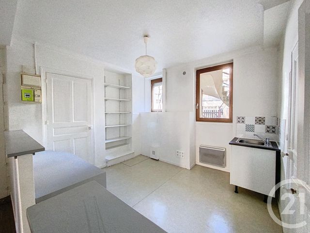 Appartement F3 à louer - 3 pièces - 77.08 m2 - CLERMONT FERRAND - 63 - AUVERGNE - Century 21 Stéphane Roume Immobilier