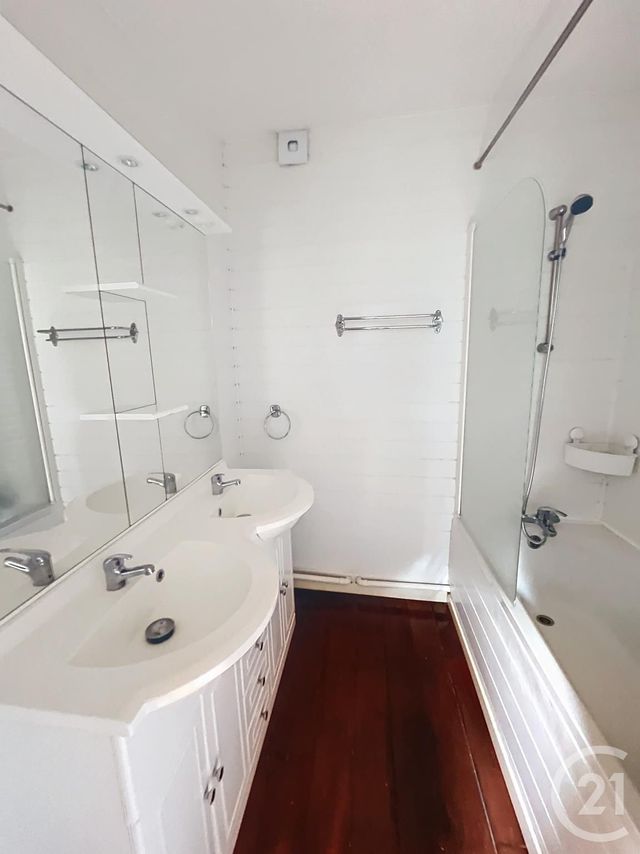 Appartement F2 bis à louer - 2 pièces - 37.19 m2 - CLERMONT FERRAND - 63 - AUVERGNE - Century 21 Stéphane Roume Immobilier