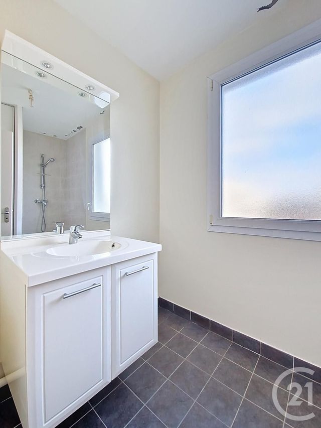 Appartement T2 à vendre - 2 pièces - 39.64 m2 - CEYRAT - 63 - AUVERGNE - Century 21 Stéphane Roume Immobilier