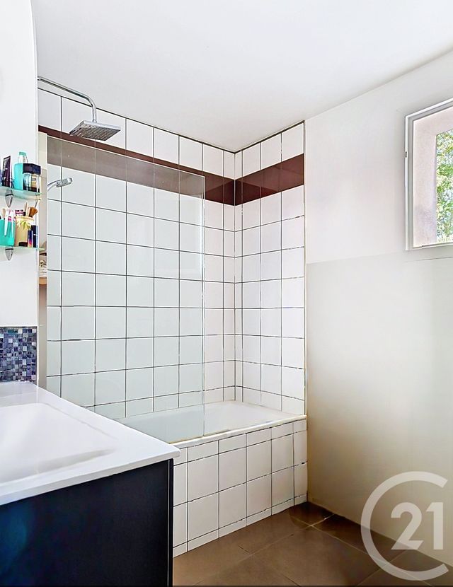 Appartement F4 à vendre - 4 pièces - 89.76 m2 - CLERMONT FERRAND - 63 - AUVERGNE - Century 21 Stéphane Roume Immobilier