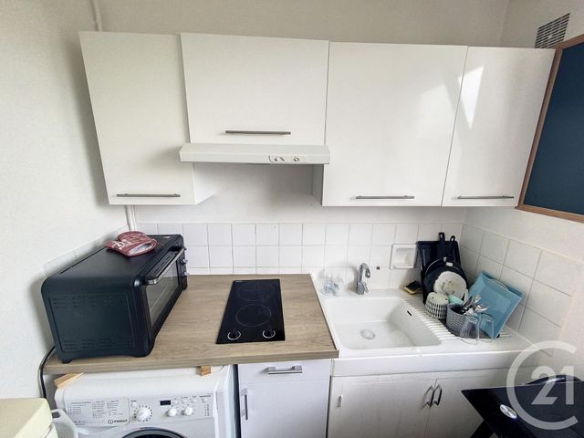 Appartement F1 à louer - 1 pièce - 28.15 m2 - CHAMALIERES - 63 - AUVERGNE - Century 21 Stéphane Roume Immobilier