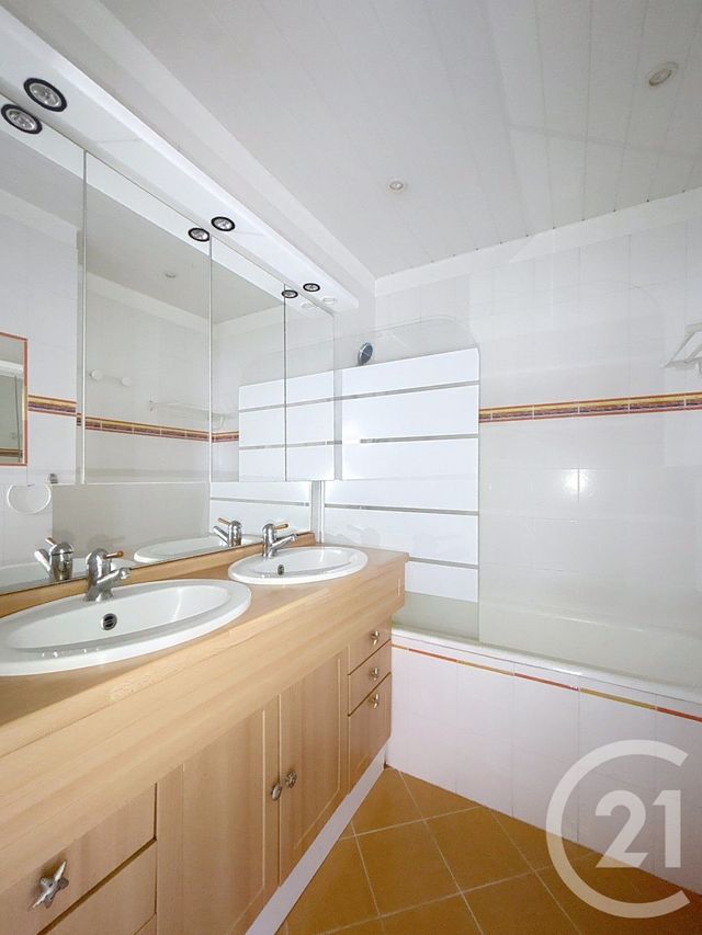 Appartement F5 à vendre - 5 pièces - 81.0 m2 - CLERMONT FERRAND - 63 - AUVERGNE - Century 21 Stéphane Roume Immobilier