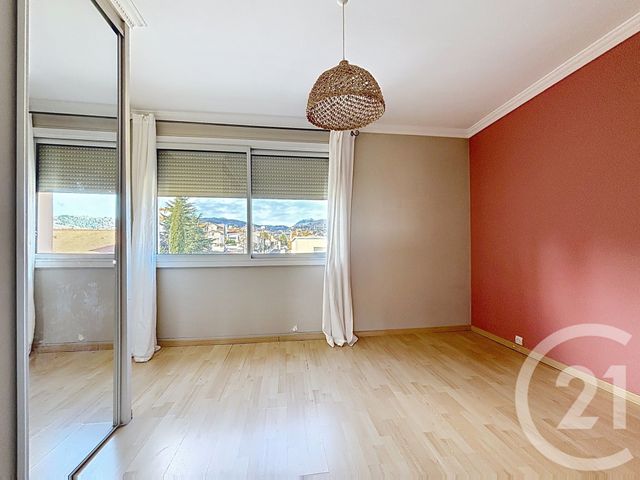Appartement F5 à vendre - 5 pièces - 81.0 m2 - CLERMONT FERRAND - 63 - AUVERGNE - Century 21 Stéphane Roume Immobilier
