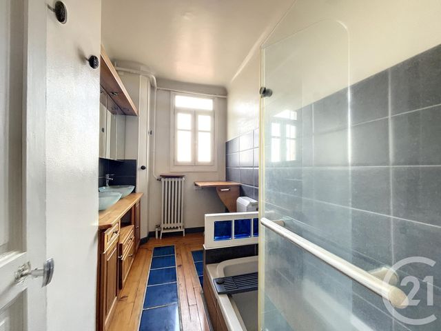 Appartement F3 à louer - 3 pièces - 77.0 m2 - CLERMONT FERRAND - 63 - AUVERGNE - Century 21 Stéphane Roume Immobilier