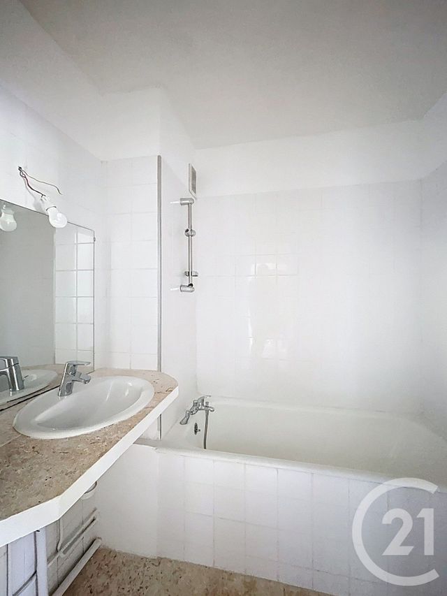 Appartement F3 à vendre - 3 pièces - 60.91 m2 - CHAMALIERES - 63 - AUVERGNE - Century 21 Stéphane Roume Immobilier