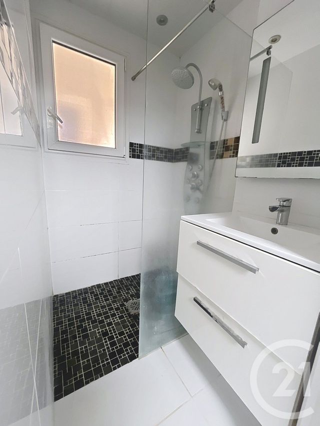 Appartement F2 à louer - 2 pièces - 30.66 m2 - CLERMONT FERRAND - 63 - AUVERGNE - Century 21 Stéphane Roume Immobilier