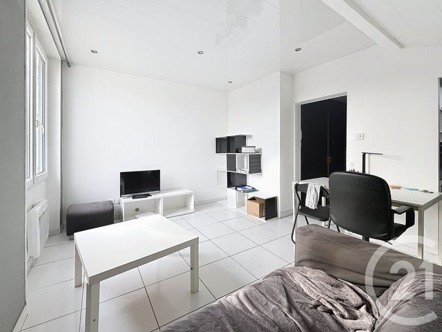 Appartement F2 à louer - 2 pièces - 30.66 m2 - CLERMONT FERRAND - 63 - AUVERGNE - Century 21 Stéphane Roume Immobilier