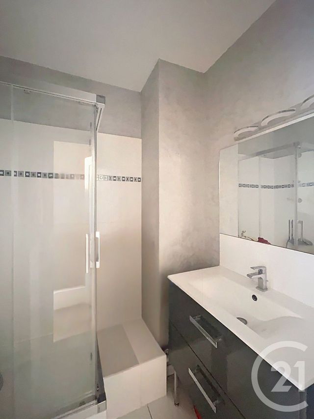 Appartement F3 à vendre - 3 pièces - 59.78 m2 - CLERMONT FERRAND - 63 - AUVERGNE - Century 21 Stéphane Roume Immobilier