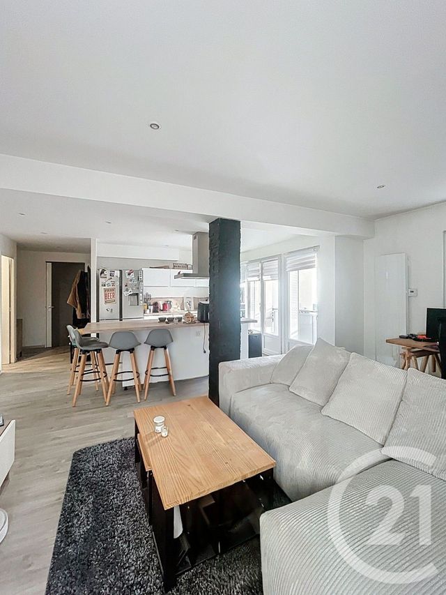 Appartement F2 à vendre - 2 pièces - 53.67 m2 - CLERMONT FERRAND - 63 - AUVERGNE - Century 21 Stéphane Roume Immobilier