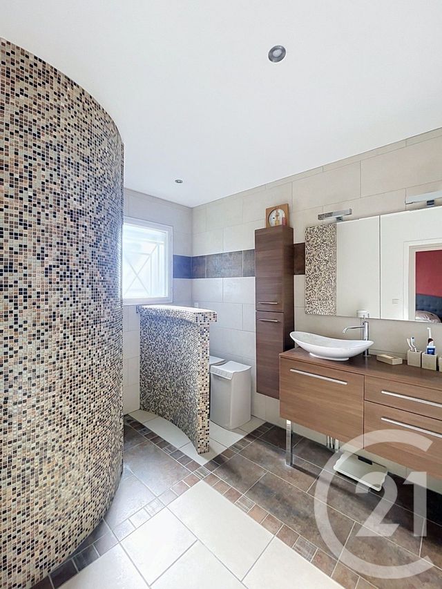 maison à vendre - 6 pièces - 195.97 m2 - PERIGNAT LES SARLIEVE - 63 - AUVERGNE - Century 21 Stéphane Roume Immobilier