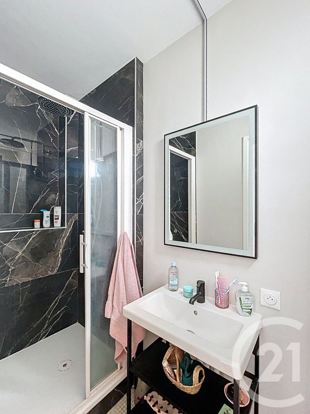 Appartement F5 à vendre - 5 pièces - 98.97 m2 - CLERMONT FERRAND - 63 - AUVERGNE - Century 21 Stéphane Roume Immobilier