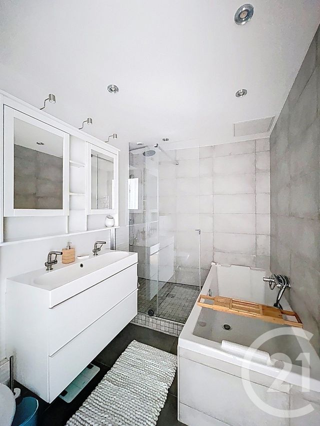 Appartement F4 à vendre - 4 pièces - 84.23 m2 - CLERMONT FERRAND - 63 - AUVERGNE - Century 21 Stéphane Roume Immobilier