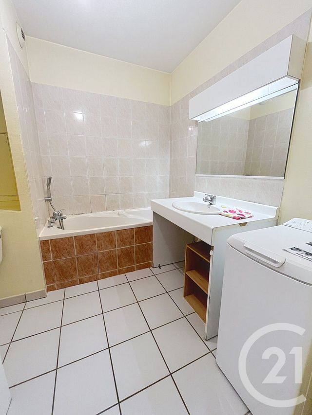 Appartement F2 à louer - 2 pièces - 38.22 m2 - CLERMONT FERRAND - 63 - AUVERGNE - Century 21 Stéphane Roume Immobilier